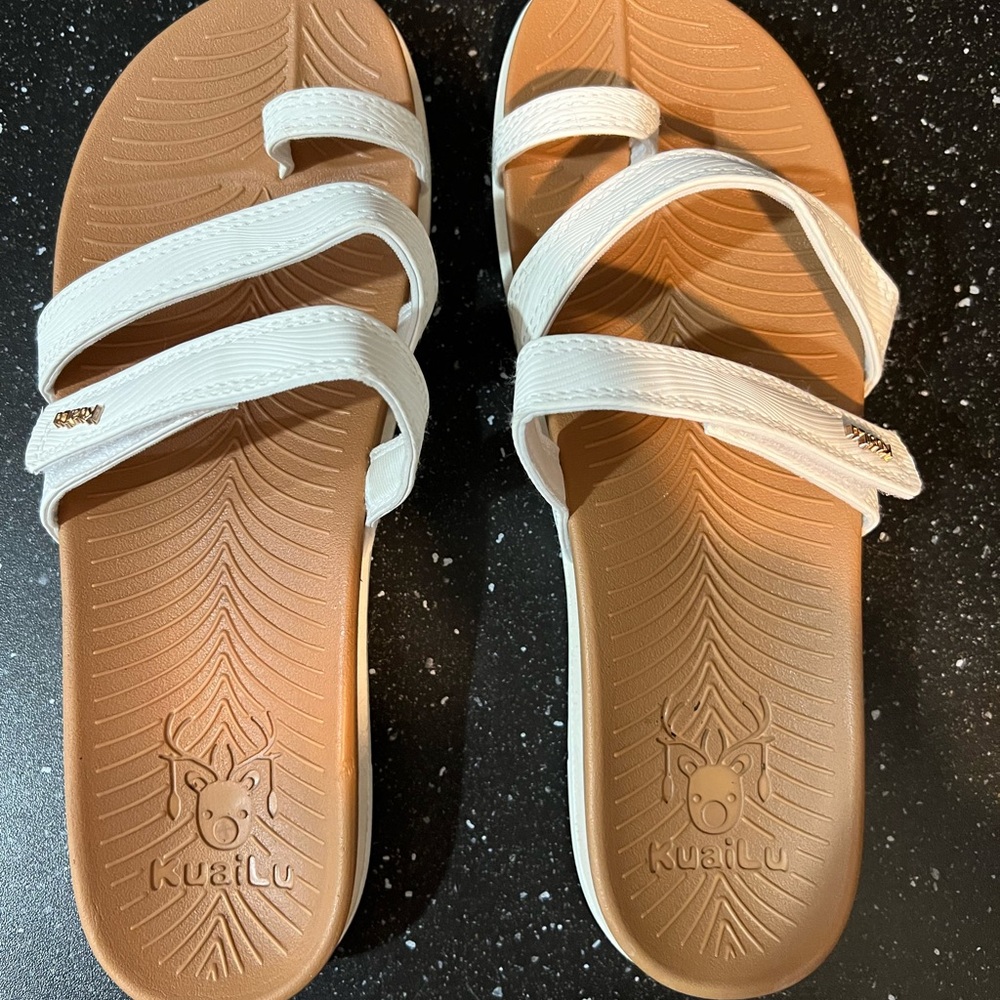 Kuaile White and Tan Women's Sandals